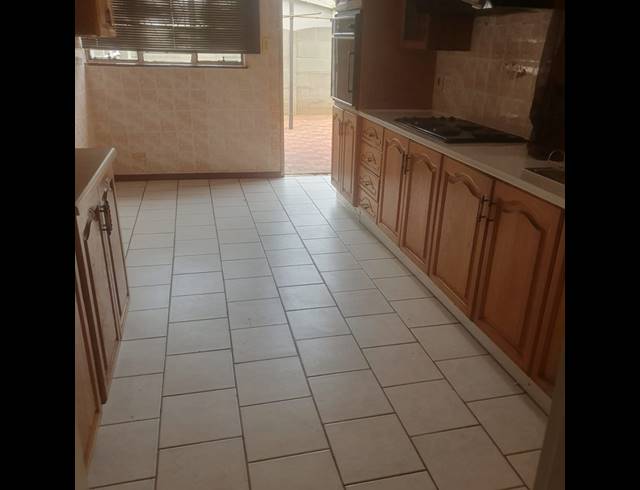 4 BEDROOM HOUSE FOR SALE IN SASOLBURG EXT 12
